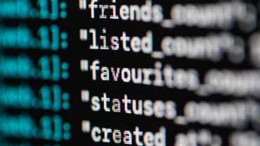 Close-up van code op een computerscherm.