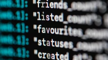 Close-up van code op een computerscherm.