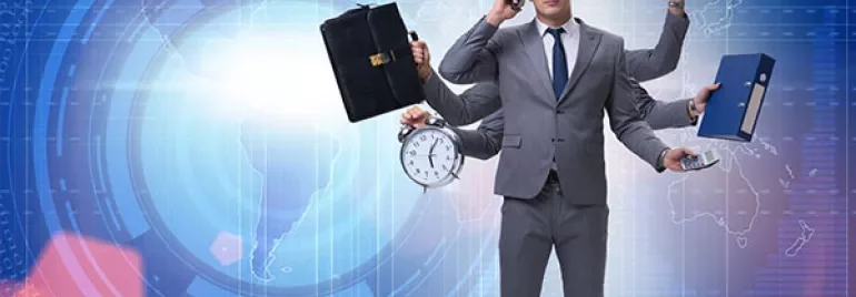 Multi-tasking persoon in pak met verschillende objecten, digitale achtergrond.