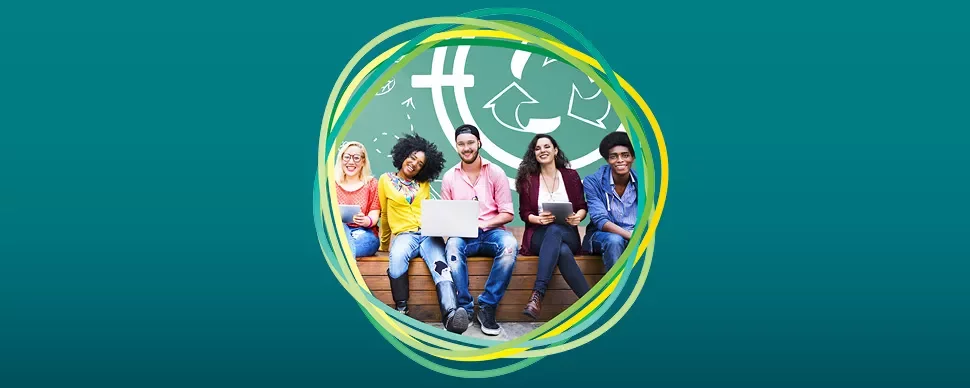 Een groep mensen zit samen met laptops en tablets.