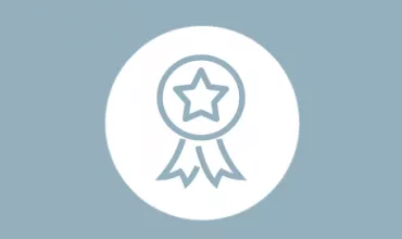 A blue and white icon of a medal with a star in the center.
