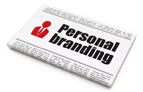 Krantenpagina met kop 'Personal branding' en rood pictogram.